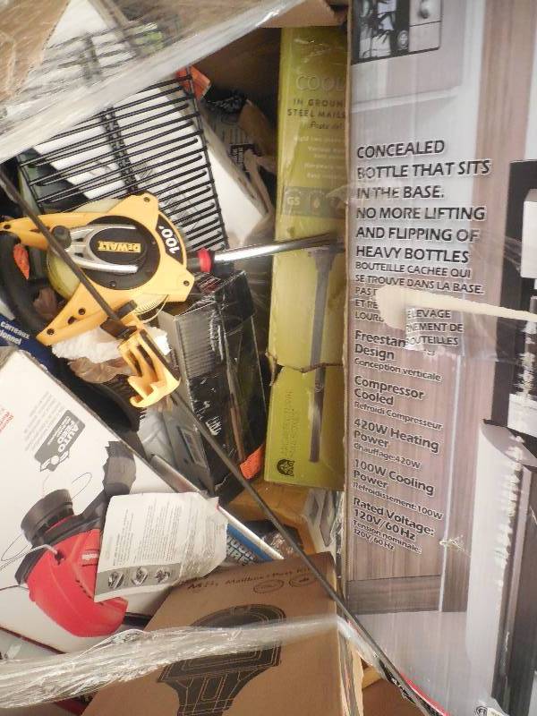 PALLET LOT OF SMALL MERCHANDISE