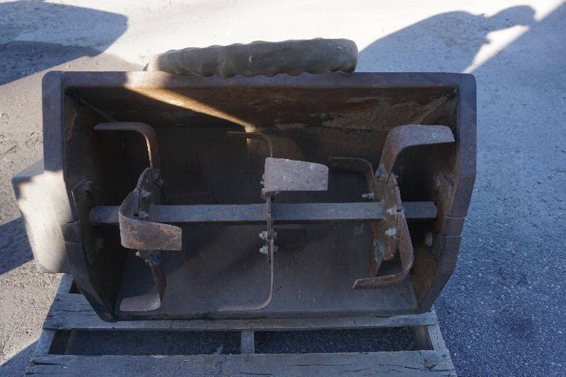 lot 4 image: Kanga Brand Mini Bobcat Skid Loader Skid Steer 28 Hydraulic Tiller Attachment