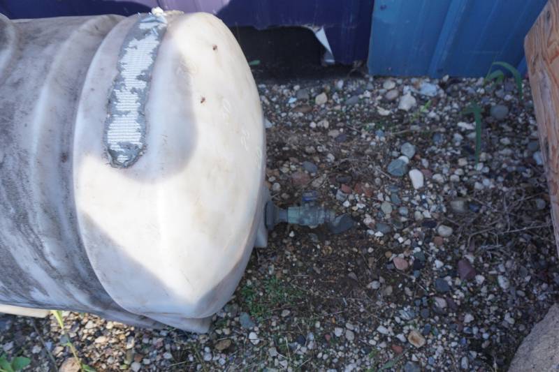 lot 20 image: 35 Gallon ATVGarden Tractor Mount Fertilizer Chemical Tank