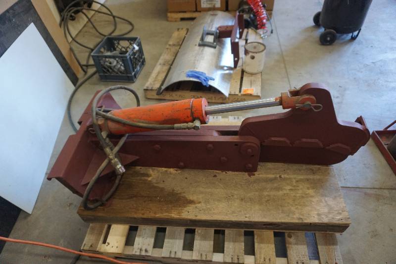 lot 2 image: Custom Built Heavy Duty Hydraulic Demolition Job Site Rebar Pipe Cutter