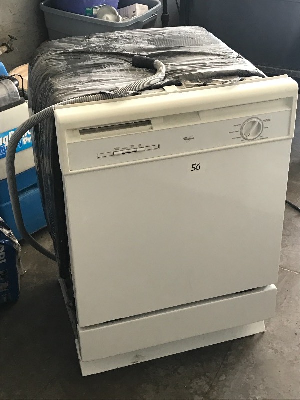lot 50 image: Whirlpool 24 Dishwasher, Model DU8...