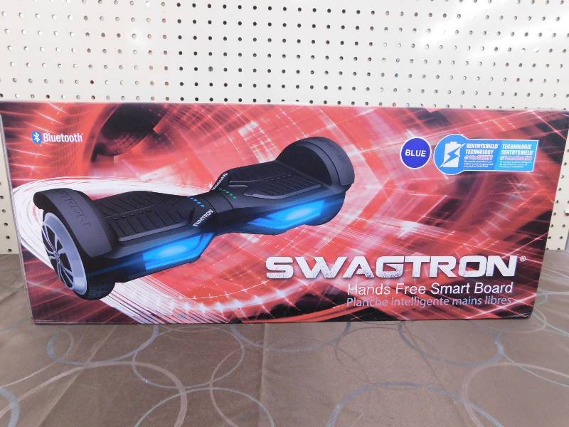 lot 230 image: Swagtron Hoverboard T3 Smart Balancing El Blue