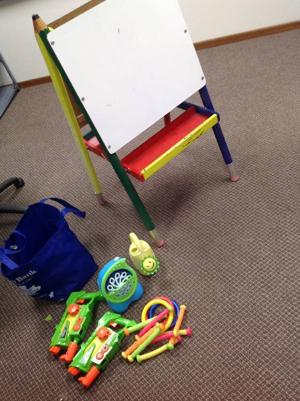 lot 31 image: Childs Small White and Black Board with Small Tray, Children Toys