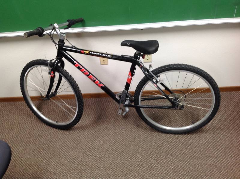 lot 38 image: Trek 18 inch Bike