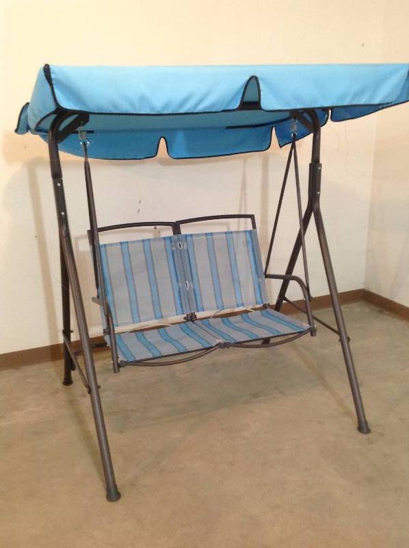 lot 11 image: Outdoor Swing