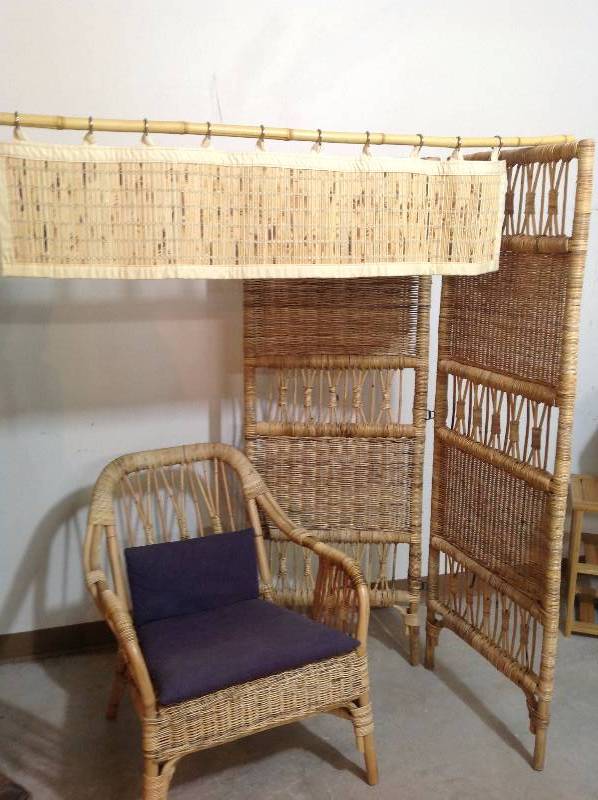 lot 15 image: Wicker Chair and Screen And a Window Valance