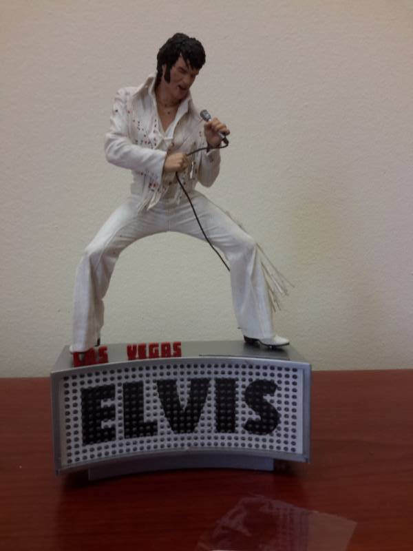 ELVIS Statue.. Approx 7 in h