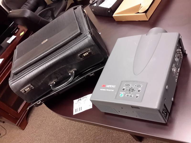 3M, MP8745 Portable Projector with heavy suitcase