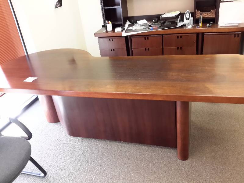 BEAUTIFUL EXCECUTIVE DESK with Circular Meeting extension