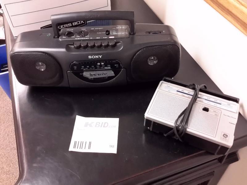 2 Radios.. 1 Sony, 1 GE..