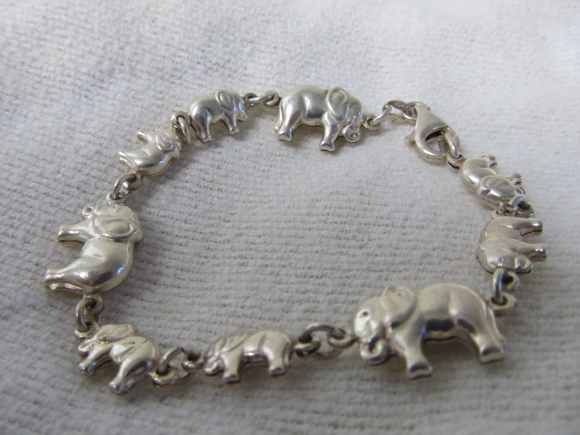 lot 18 image: Sterling Silver Elephant Charm Bracelet