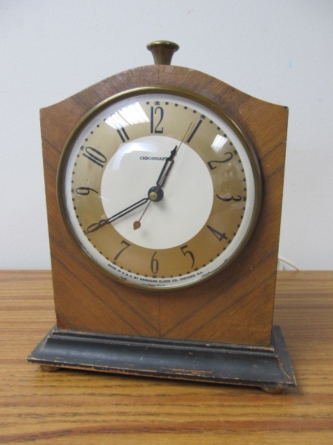 lot 20 image: Vintage Hammond CHRONMASTER MantelDesk Clock