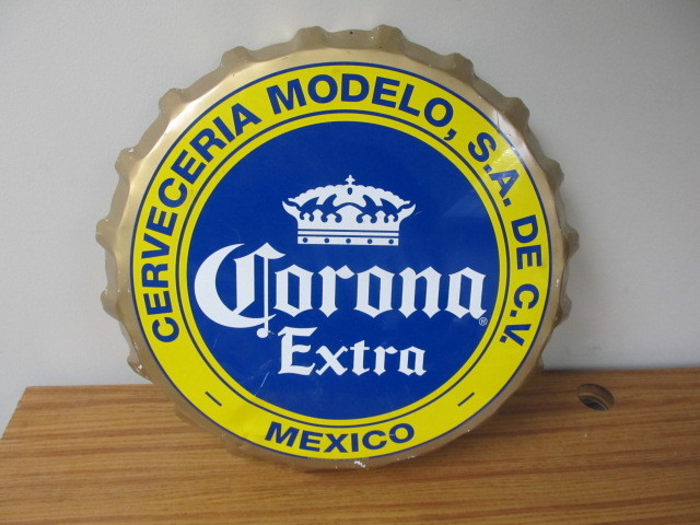 lot 32 image: Metal Corona Bottle Cap Beer Sign