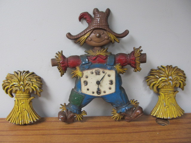 lot 36 image: Vintage 1970 Metal SEXTON Scarecrow Clock 