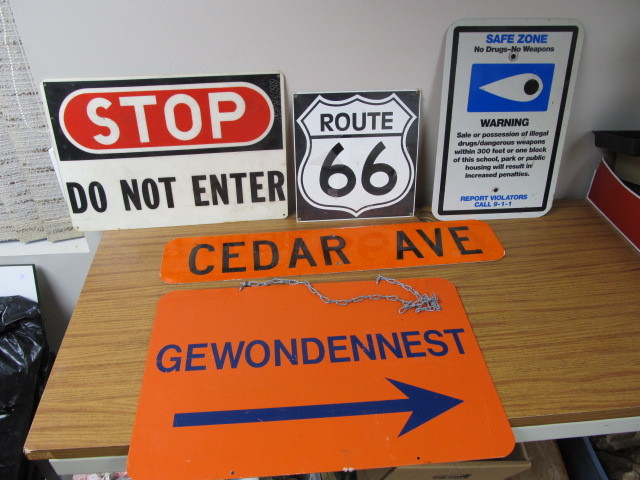 lot 38 image: Group of Assorted Street Signs