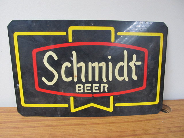 lot 40 image: Vintage Plastic Schmidt Beer Sign