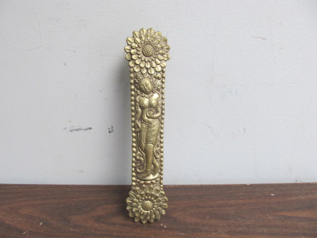lot 48 image: Vintage Figural Brass Hindu Door Handle