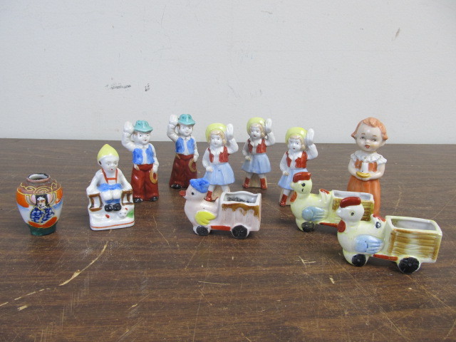 lot 51 image: Vintage Porcelain Japanese Figurines etc.