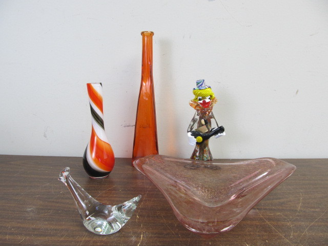 lot 52 image: Group of Art Glass including Murano