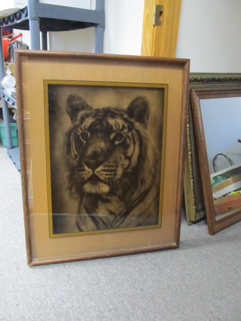lot 61 image: Signed Dennis Curry Framed Glass Tiger Artwork