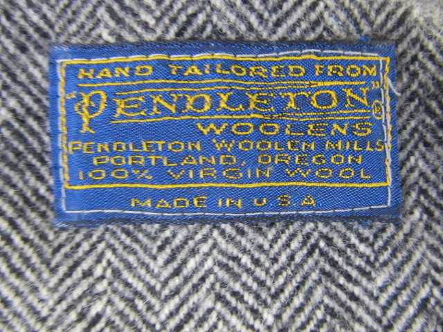 lot 68 image: Pair of Vintage PENDLETON Wool Travel PouchesBags