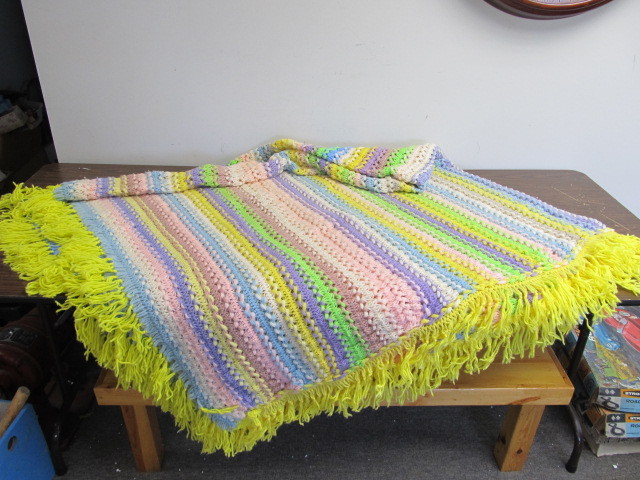 lot 67 image: Vintage Handmade Colorful Quilt
