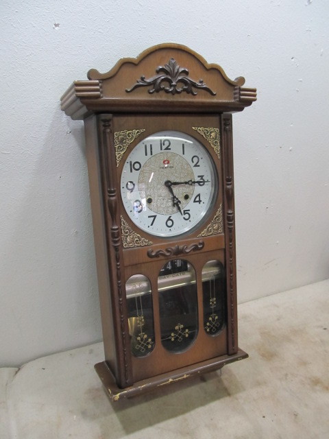 lot 83 image: Vintage Frontier Regulator Clock