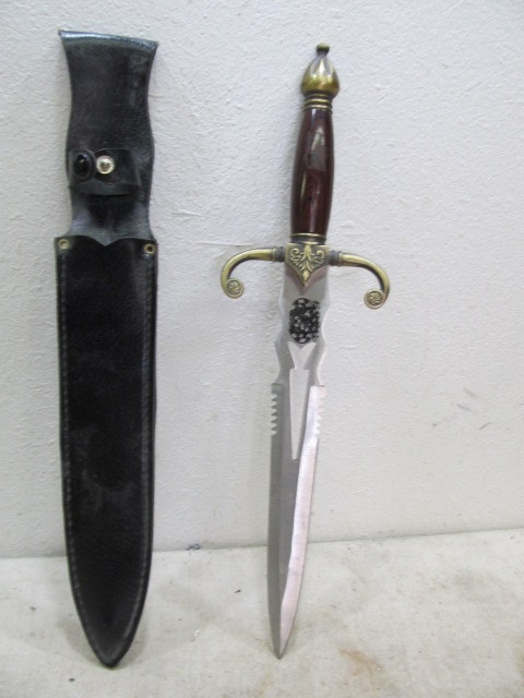 lot 87 image: Nice 14 Dagger wCase