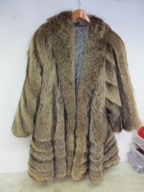lot 98 image: Extra Large Vintage Real Fur Coat by Yianni