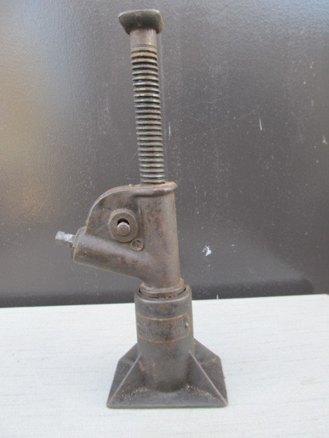 lot 108 image: Antique MILLERS FALLS Automobile Jack