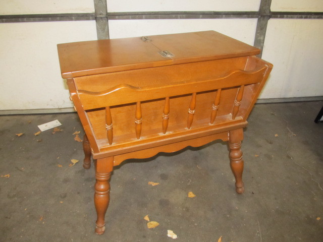 lot 113 image: Vintage BAUMRITTER End Table wStorage