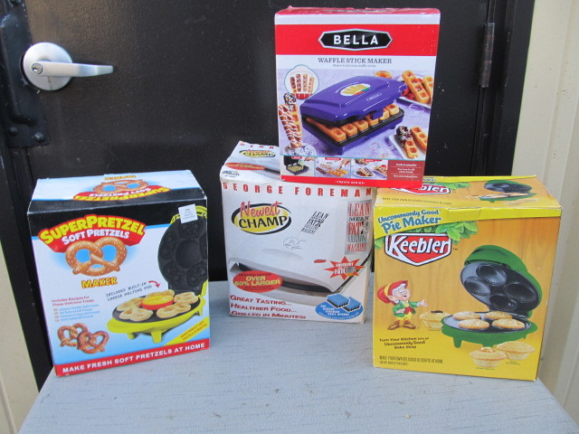 lot 121 image: Group of NEW Kitchen CookingEtc Items