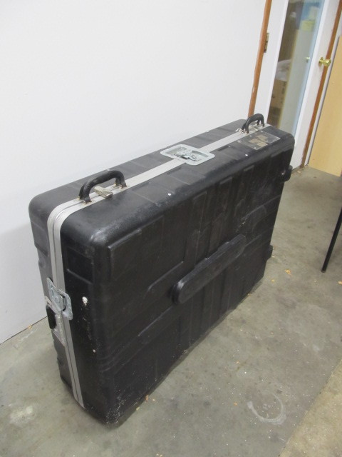 lot 145 image: LARGE Heavy Duty Bicycle Case