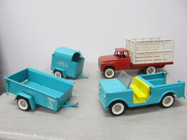 lot 160 image: Vintage Metal STRUCTO VehiclesTrailers