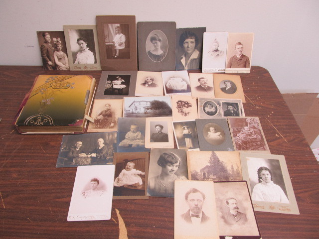lot 163 image: Album of Antique Photos