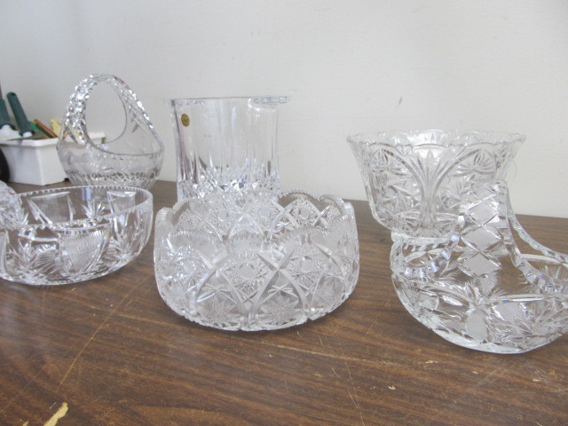 lot 166 image: High Quality Vintage Crystal & Cut Glass BowlsBaskets