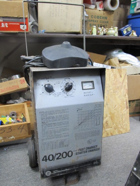 lot 174 image: Working Automotive Battery Fast Charger