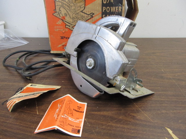 lot 181 image: Working Circular Saw wBox