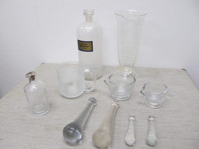 lot 206 image: Old Vintage Glass Pharmacy Items