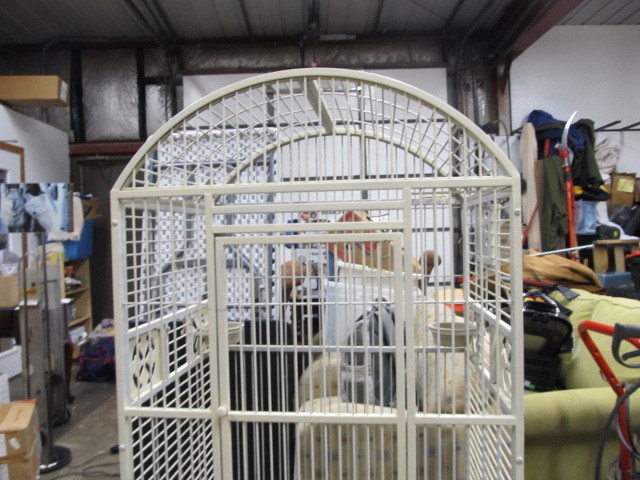 lot 16 image: LARGE Heavy Duty Metal Rolling Bird Cage
