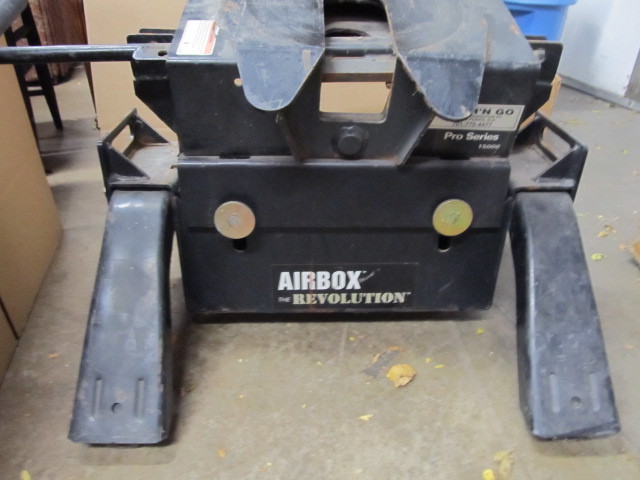 lot 7 image: Airbox Revolution Pro Series 15000 5TH WHEEL