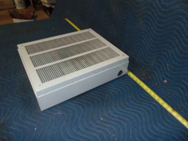 lot 17 image: Wall Heater