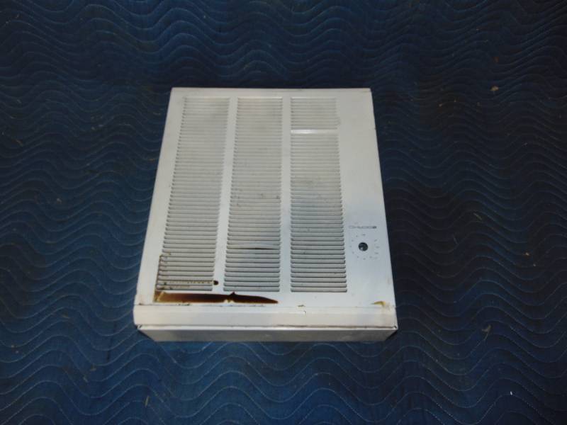 lot 19 image: Wall Heater