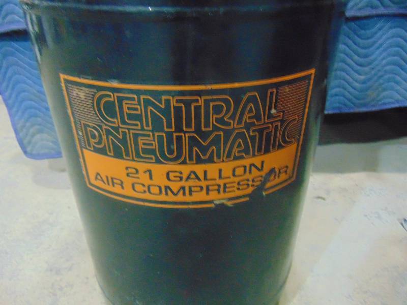 lot 21 image: Central Pneumatic 21 Gallon Air Compressor