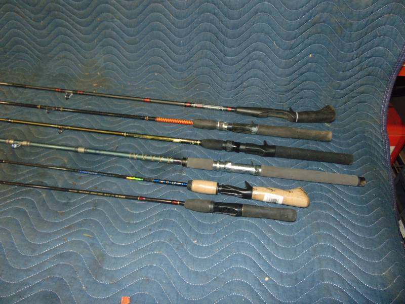 lot 48 image: (6) Fishing Rods