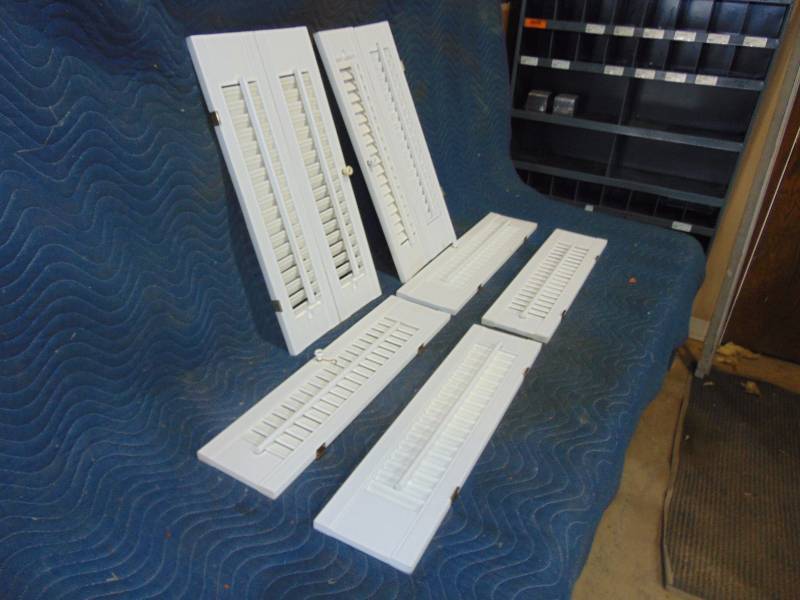 lot 63 image: (6) Small Shutter Decoration