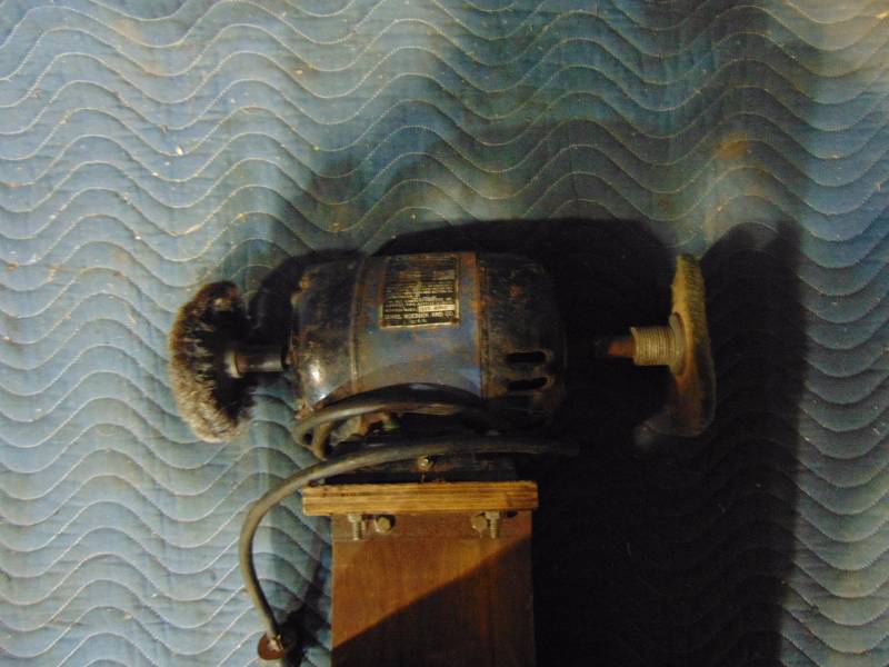 lot 71 image: Bench Grinder