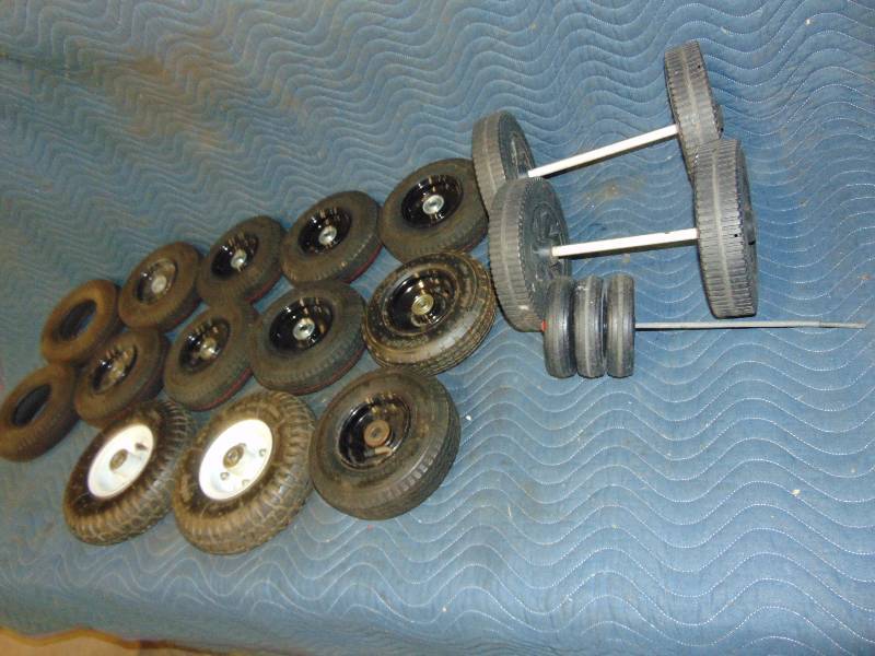 lot 112 image: Lot of Tires