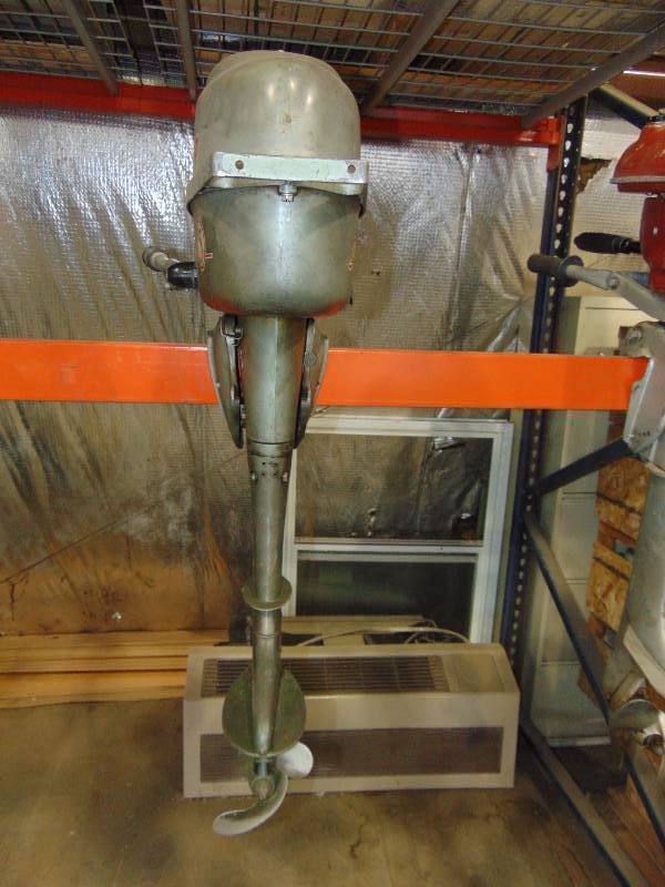 lot 115 image: Wizard Super 5 Outboard Motor