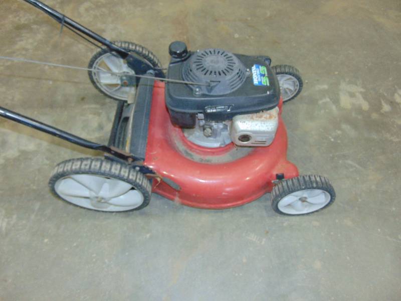 lot 214 image: Push Lawn Mower With Honda Engine